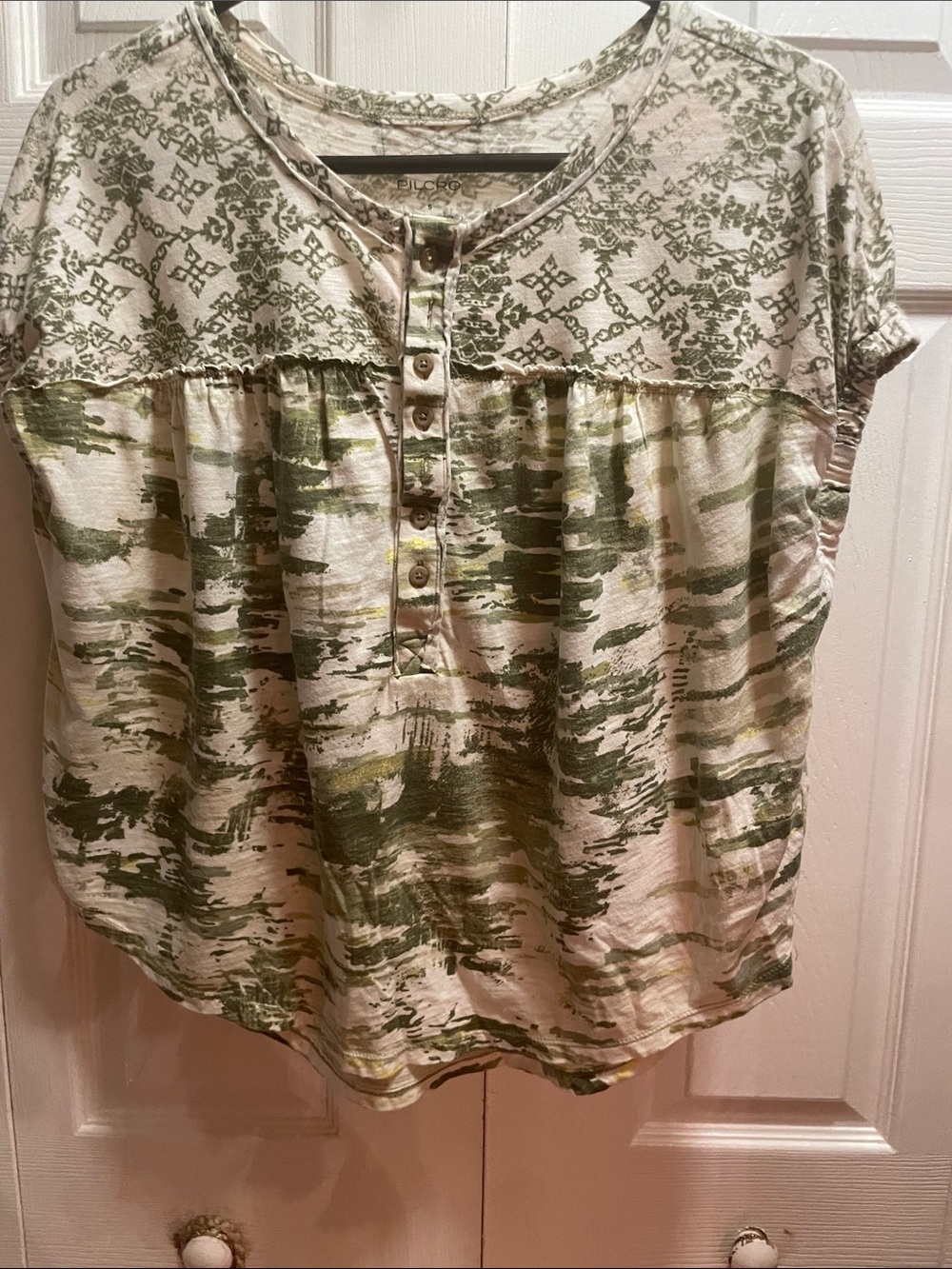 Pilcro Olive and Cream Short Sleeve Henley Blouse button front long 23 short 20